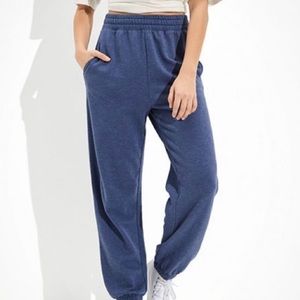 AMERICAN EAGLE Fleece Boyfriend Jogger Blue